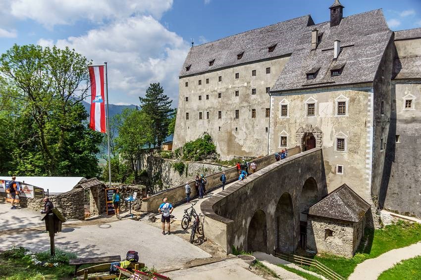  Burg Altpernstein.