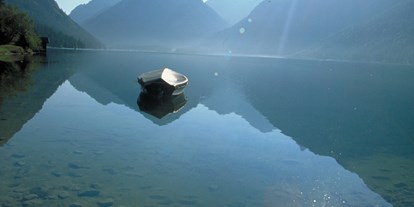 Ausflug mit Kindern - Ausflugsziel ist: eine Schifffahrt - glasklares Wasser, naturbelassen und mit strahlendem Sonnenschein - das gibts nur am Heiterwanger See - Badesee Heiterwanger See