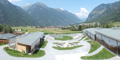 Ausflug mit Kindern - Tiroler Oberland - Areal Greifvogelpark - Ötzi-Dorf und Greifvogelpark