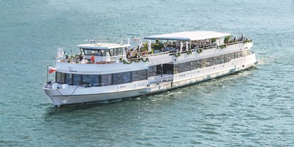Ausflug mit Kindern - Ausflugsziel ist: eine Schifffahrt - Die stylische MS "Linzerin" führt z.B. 3x täglich Linzer Hafenrundfahrten durch. - Donauschifffahrt Wurm & Noé
