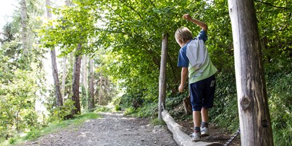 Ausflug mit Kindern - St. Leonhard in Passeier - Der Wackelbalken am Eichhörnchenweg!  - Eichhörnchenweg