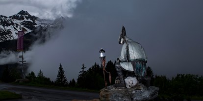 Ausflug mit Kindern - Ausflugsziel ist: ein Weg - Vorarlberg - Bergknappendenkmal am Kristberg im Silbertal, dem Genießerberg im Montafon - Der Sagenwanderweg (Sagenweg) vom Kristberg ins Silbertal