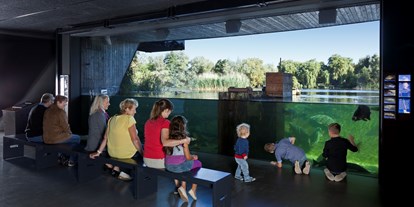 Ausflug mit Kindern - Göhren-Lebbin - Im "Wassertheater" eröffnet sich der Blick auf den Herrensee im Museumsgarten.  - MÜRITZEUM 
