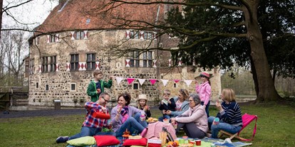 Ausflug mit Kindern - Die Wiesen an der Burg laden zum Picknick ein. - Burg Vischering