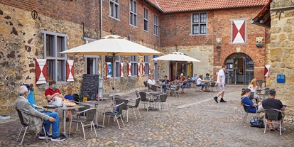 Ausflug mit Kindern - Nordrhein-Westfalen - Das Café Reitstall bietet leckere Snacks, Kuchen und Getränke - Burg Vischering