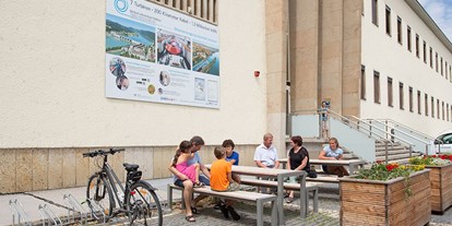 Ausflug mit Kindern - Niederösterreich - Eingangsbereich außen - Besucherkraftwerk Ybbs-Persenbeug