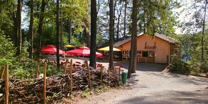 Ausflug mit Kindern - Feldkirch - Blick von den Zwergziegen zum Kiosk - Wildpark Feldkirch