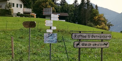 Ausflug mit Kindern - Vorarlberg - Wegweiser in Furx, der Ausgangsstation für diese Wanderung - Wanderung zum Alpwegkopf
