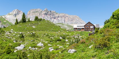 Ausflug mit Kindern - Vorarlberg - Die Freiburger Hütte ist ein beliebtes Wanderziel im Gebiet rund um Formarinsee und Rote Wand - Formarinsee und Rote Wand
