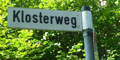 Ausflug mit Kindern - Berchtesgadener Land - Wer etwas länger unterwegs sein möchte, startet vom Dorfzentrum in Anger und wandert den Klosterweg entlang.  - Höglwörther See 