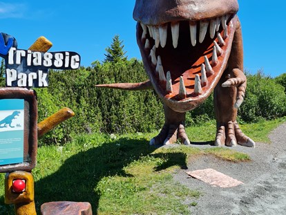 Ausflug mit Kindern - TOP Ausflugsziel 2023 - Triassic Park auf der Steinplatte