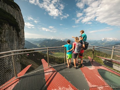 Ausflug mit Kindern - TOP Ausflugsziel 2023 - Steinplatte Waidring Triassic Park Aussichtsplattform - Triassic Park auf der Steinplatte