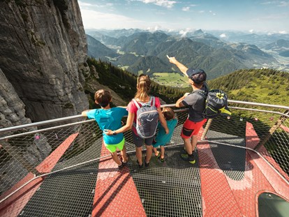 Ausflug mit Kindern - Witterung: Schönwetter - Steinplatte Waidring Triassic Park Aussichtsplattform - Triassic Park  Steinplatte Waidring