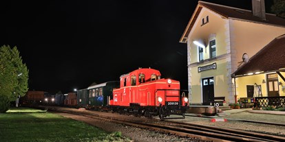 Ausflug mit Kindern - Gmünd (Gmünd) - Abendstimmung am Bahnhof - Wackelstein-Express