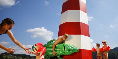 Ausflug mit Kindern - Ausflugsziel ist: eine Schifffahrt - Leuchtturm im Kinderbereich - Freizeitparadies Stubenbergsee