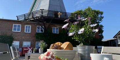 Ausflug mit Kindern - Hamburg-Umland - Frühstück auf der Terrasse - Braaker Mühle