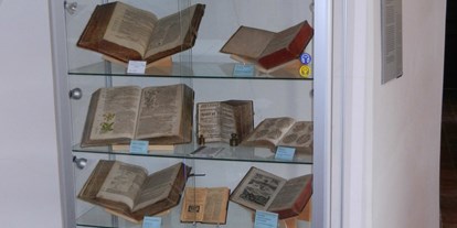 Ausflug mit Kindern - Unsere Sammlung originaler historischer Kräuterbücher - Apothekenmuseum Mauthausen