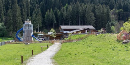 Ausflug mit Kindern - Tirol - Unser Schau-Bauernhof mit Spielplatz. - Erlebnissennerei Zillertal