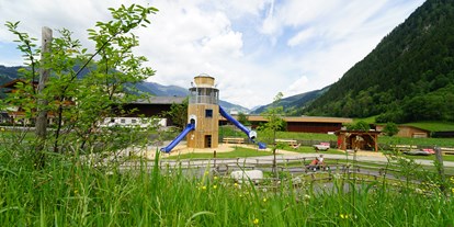 Ausflug mit Kindern - Tirol - Aussichtsturm mit Rutsche
"Die wahrscheinliche größte Milchkanne der Welt!" - Erlebnissennerei Zillertal