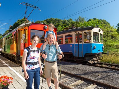 Ausflug mit Kindern - Bei der Haltestelle Maierdorf - Gleichenberger Bahn