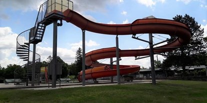 Ausflug mit Kindern - Retz - Die unendliche Wasserrutsche ist mit 48 Metern ein echtes Highlight  - Erlebnis-Freibad Eggenburg 