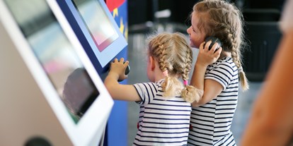 Ausflug mit Kindern - Mostviertel - Multi-Touch-Monitoren mit spannend aufbereiteten Informationen, kurzen Filmsequenzen und über das eine oder andere Quiz, kann auch über Gedächtnisspiele und Puzzles das eigene Wissen überprüft und spielerisch erweitert werden - Museum Ostarrichi