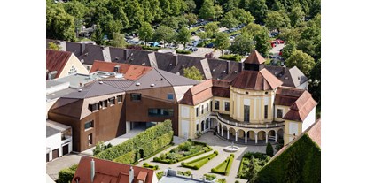 Ausflug mit Kindern - Ingolstadt - Blick auf die Alte Anatomie mit Neubau und Arzneipflanzengarten - Deutsches Medizinhistorisches Museum