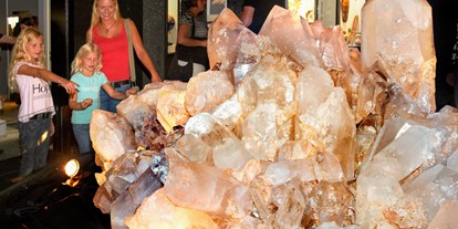 Ausflug mit Kindern - Ostbayern - Die größte Bergkristallgruppe der Welt 7,8 to - Kristallmuseum Riedenburg