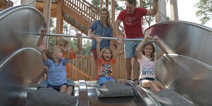 Ausflug mit Kindern - TOP Ausflugsziel 2023 - Rutschen Spaß im Abenteuergarten für die ganze Familie
© Paul Plutsch - Kittenberger Erlebnisgärten