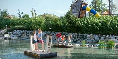 Ausflug mit Kindern - Themenschwerpunkt: Tiere - Floß fahren im Abenteuergarten
© Paul Plutsch - Kittenberger Erlebnisgärten