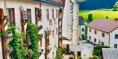 Ausflug mit Kindern - Ausflugsziel ist: ein Schaubetrieb - Kloster-Schul-Werkstätten & Museum Schönbach