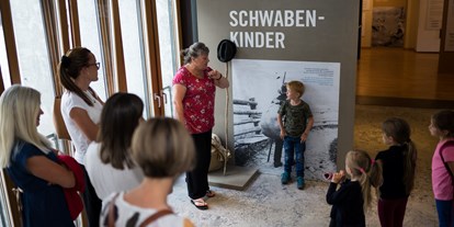 Ausflug mit Kindern - Vinschgau - 
Mit sechs Jahren mussten die Kinder aus dem Vinschgau in das Schwabenland für ein halbes Jahr zum Arbeiten gehen - verkauft am Kindermarkt in Ravensburg an reiche schwäbische Bauersfamilien. - Vintschger Museum