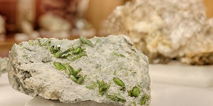Ausflug mit Kindern - Trentino-Südtirol - Titanit auf Periklin - Mineralienmuseum Kirchler