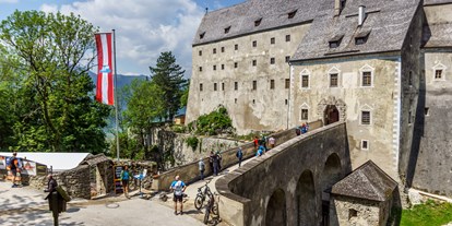 Ausflug mit Kindern - sehenswerter Ort: Burg - Ausflugsziel Burg Altpernstein - Burg Altpernstein