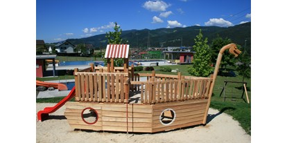 Ausflug mit Kindern - Bad: Freibad - Unser Spielplatz mit dem neuen Piratenschiff - ideal für unsere kleinen Gäste - Freibad Mitterdorf