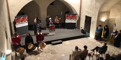 Ausflug mit Kindern - Bozen - Eröffnungsfeier der Ausstellung "Die Tiroler Medici", die im Turm von Schloss Maretsch zu sehen ist. - Schloss Maretsch