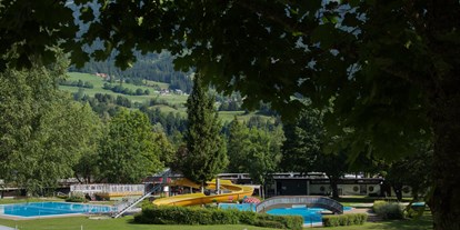 Ausflug mit Kindern - Bad: Freibad - Blick auf das Erlebnisbad - Waldbad Dellach im Drautal
