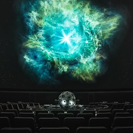 Ausflugsziel: Künstlerische Darstellung einer Supernova im Planetariumssaal des Zeiss-Großplanetarium ©SPB-Natalie-Toczek - Zeiss-Großplanetarium Berlin