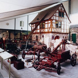Ausflugsziel: Halle 1 mit den Geräten von 1624 bis in die 1920er Jahre - Deutsches Feuerwehr-Museum Fulda