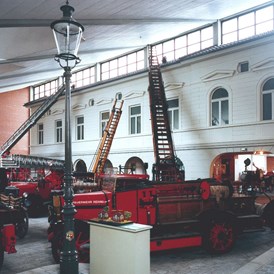 Ausflugsziel: Halle 2 mit gründerzeitlicher Hausfassade - Deutsches Feuerwehr-Museum Fulda
