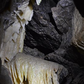 Ausflugsziel: Wie ein versteinerter Wasserfall - Drachenhöhle Syrau
