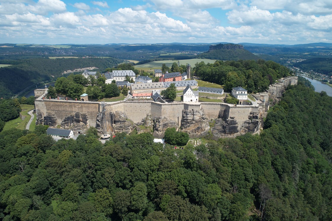 Ausflugsziel: Luftbild der Festung Königstein von Süden - Festung Königstein