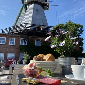Ausflugsziel: Frühstück auf der Terrasse - Braaker Mühle