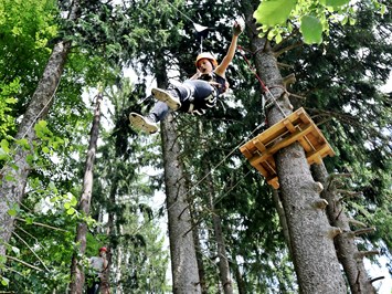 Schöckl Kletterpark Highlights beim Ausflugsziel 7m-Sprund ins "Leere"