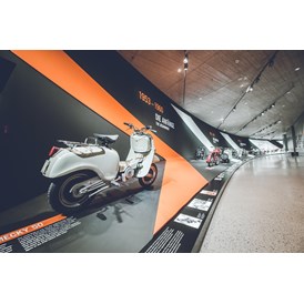 Ausflugsziel: In der KTM Motohall erlebst du Innovation und Technologie, die Geschichte von Europas größtem Motorrad-Hersteller, sowie die Motorräder und Abenteuer unserer Motorsporthelden hautnah. - KTM Motohall