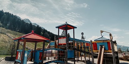 Ausflug mit Kindern - Kitzbühel - Kinderspielplatz beim Freizeitpark Zahmer Kaiser in Walchsee/Tirol - Sommerrodelbahn Walchsee