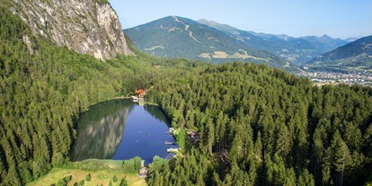 Ausflug mit Kindern - Tirol - Luftaufnahme des Tristacher See oberhalb von Lienz - Naturbadesee Tristacher See