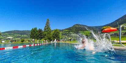 Ausflug mit Kindern - Rauris - großes Sportbecken mit Sprungsockel - Hinkelsteinbad Piesendorf