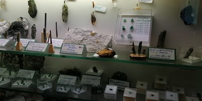 Ausflug mit Kindern - Salzburg - Mineralien-Schmuck im Laden - Mineralienmuseum Nowak