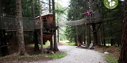 Ausflug mit Kindern - Tirol - Sieben Baumhäuser verteilen sich auf einer 2 km langen Strecke. Der Baumhausweg ist auch kinderwagentauglich.  - Gloatsteig und Scheibenweg oder Baumhausweg